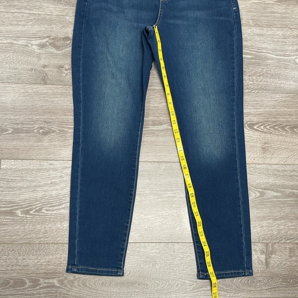 NWOT Levi Strauss Gold Signature Totally Shaping Pull On Skinny Denim Jeans 12S - Picture 10 of 16